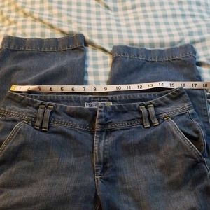 Old navy Jean capris. Medium wash. Size 8